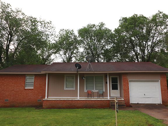 2nd image of 105 Helen St