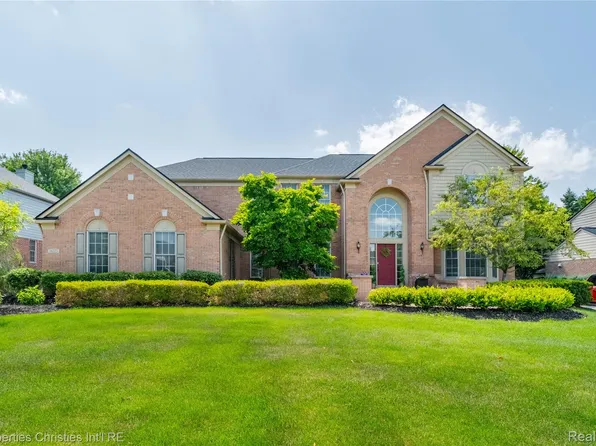 16223 Oak Forest Ct, Northville, MI 48168