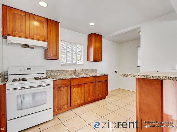 5th image of 853 W 41st Dr