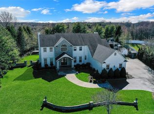 92 Sweetgum Lane, Miller Place, NY 11764