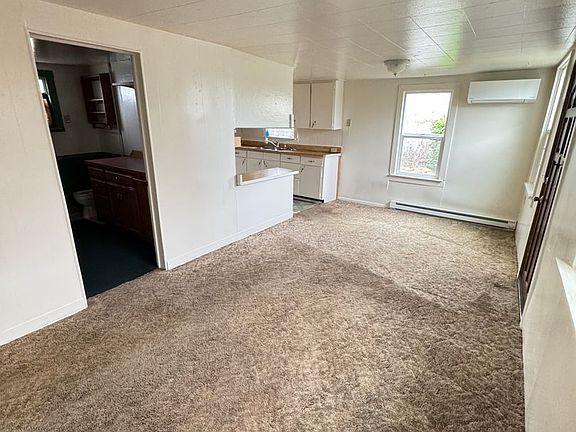 4th image of 2560 D St