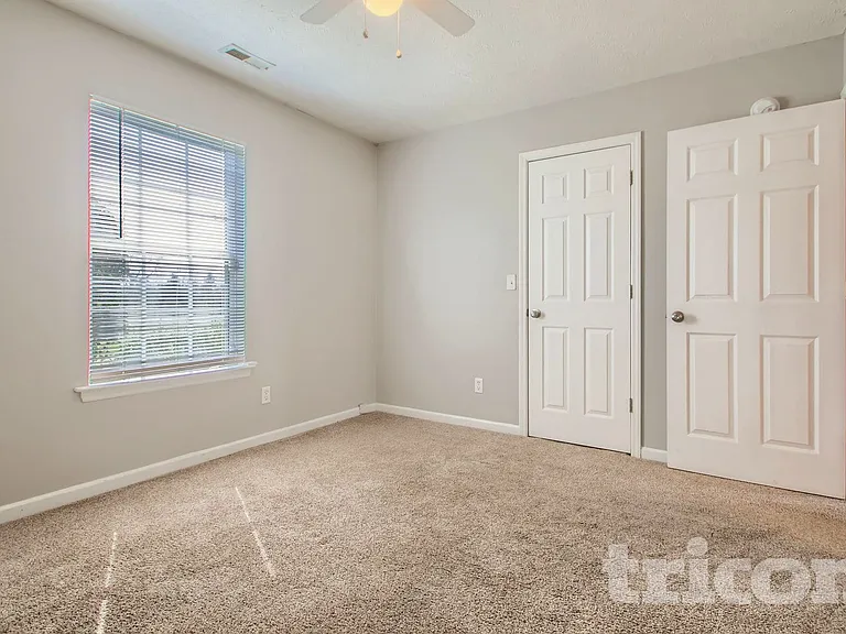 128 Royal Garden Dr — Photo 16