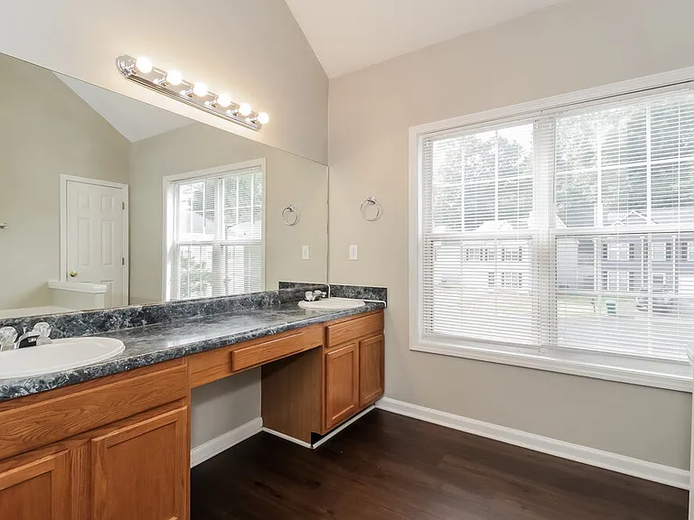 2320 Kissing Tree Ln SE — Photo 12