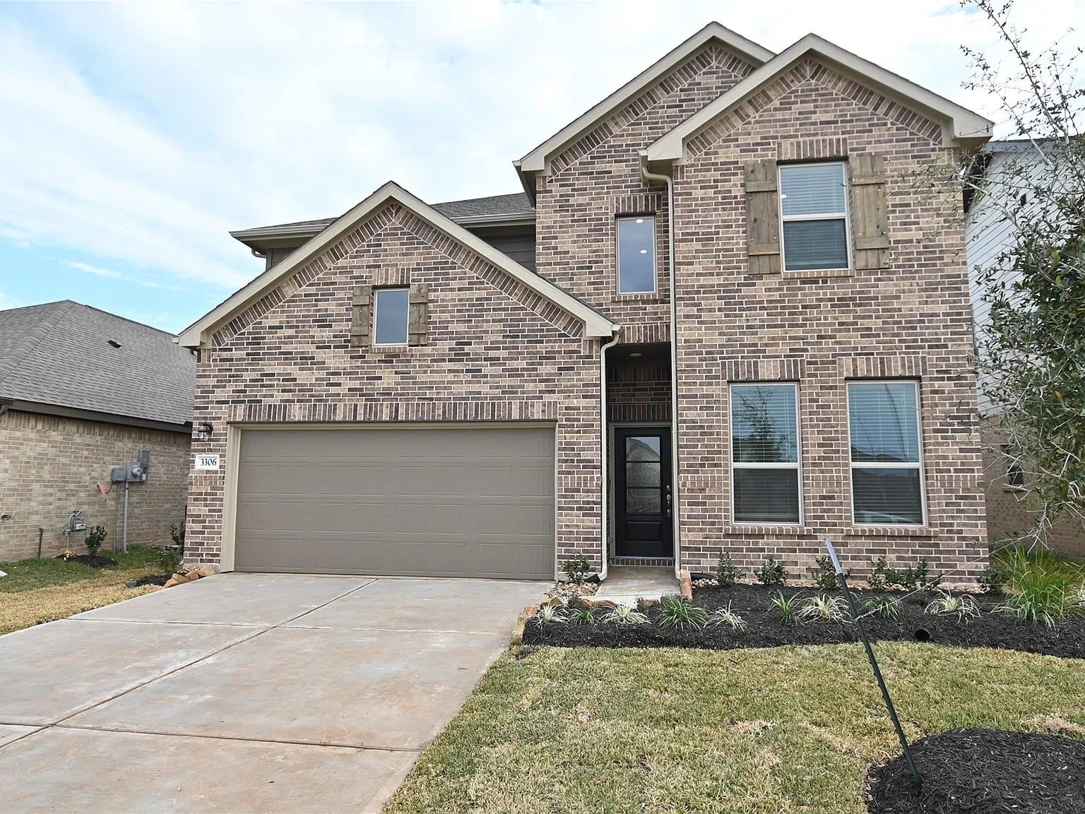 4 bed, 2.5 bath, 2434 sqft, $2,100 — Photo 2