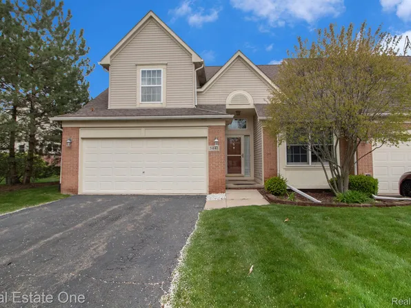 5441 Greenway Dr #64, Trenton, MI 48183