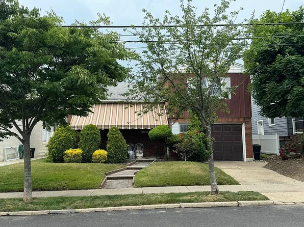 130-12 Cronston Ave, Rockaway Park, NY 11694