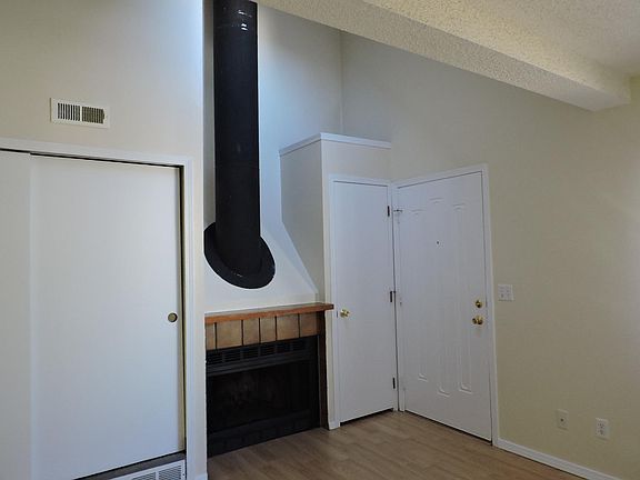 FIREPLACE IN LIVING ROOM WITH VAULTED CEILING