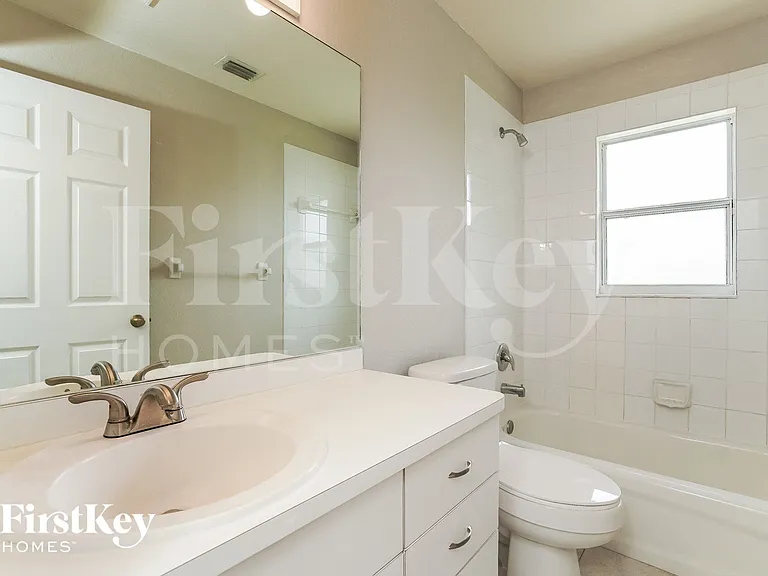 300 SE 16th St — Photo 14