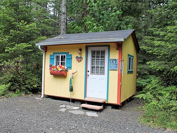 Isn't this darling?! Cute little "bunkhouse" with a queen bed inside, with power, just steps off the back door.