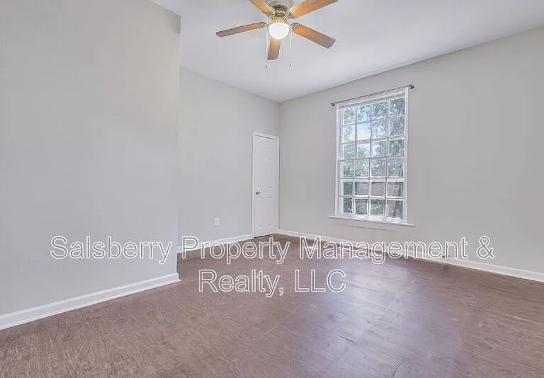 107 Windsor Ct — Photo 17
