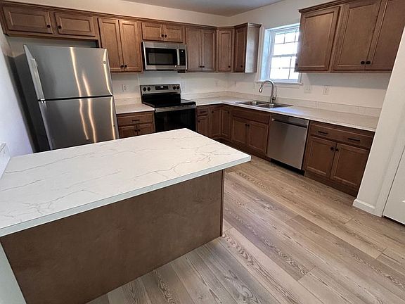 3rd image of 558 Longfellow Dr #1