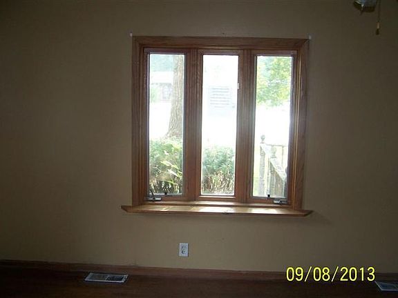 3rd image of 3242 N Lake Park Ave