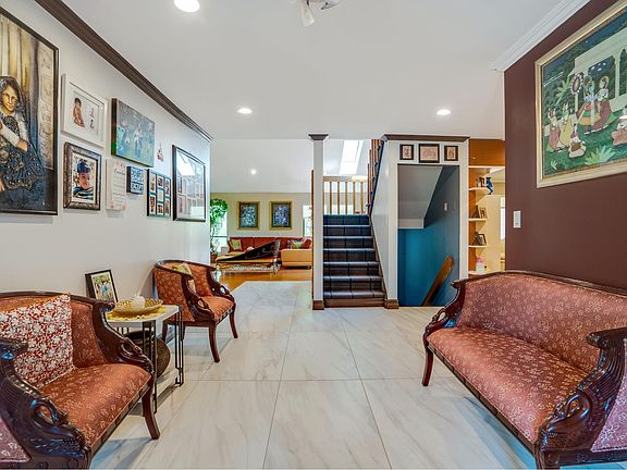 4th image of 4 Yale Dr #5