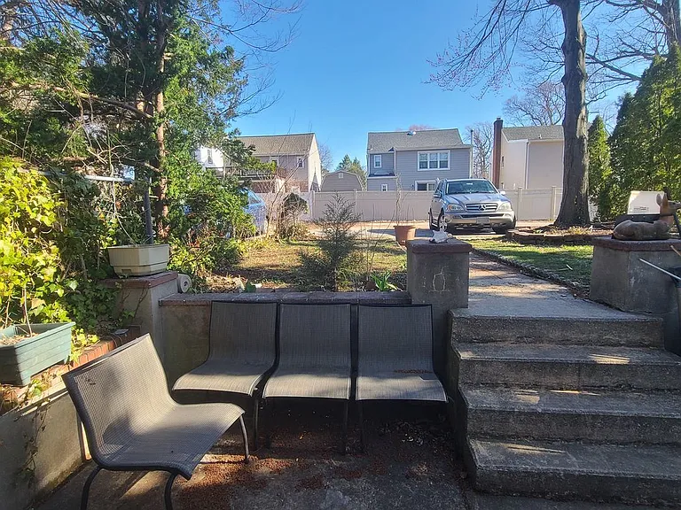 39 W Manoa Rd — Photo 4