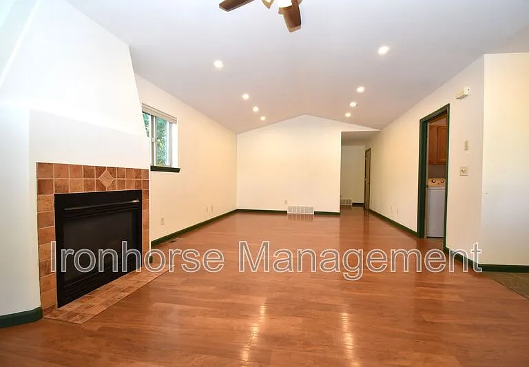 502 Sanders Ave — Photo 5