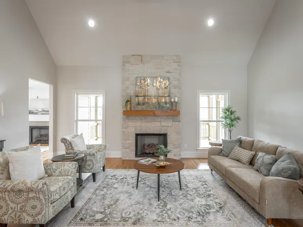 2212 Peterson Dr, Chattanooga, TN 37421