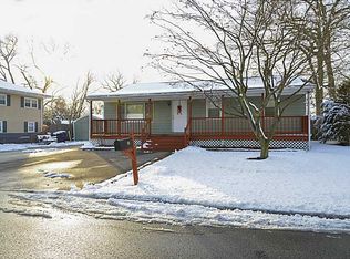 79 Haswill St, Warwick, RI 02889