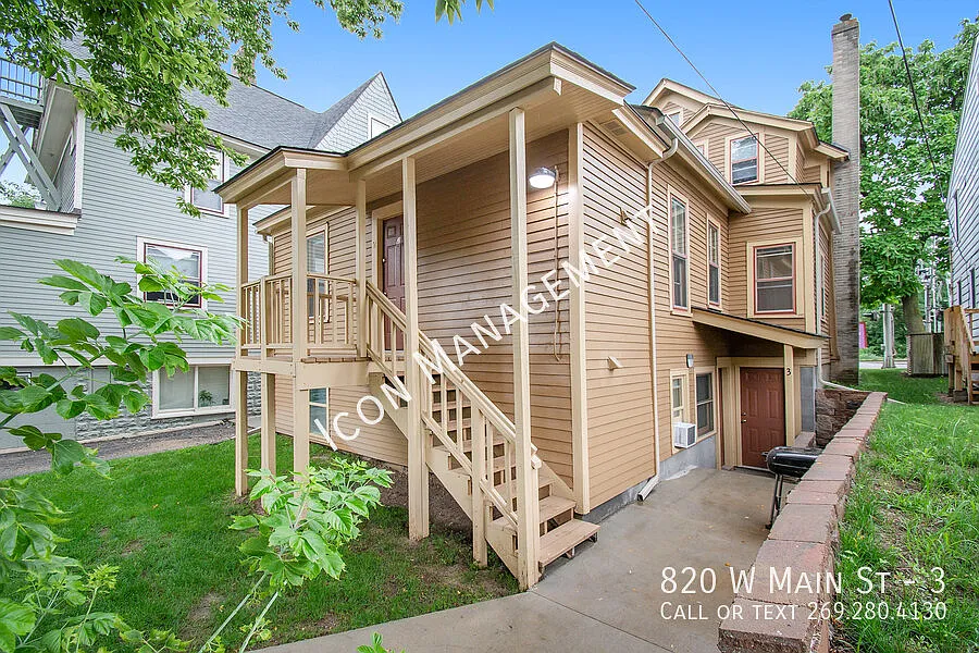 Close to K-College, WMU, Downtown Kalamazoo — Photo 3