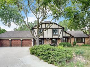 9216 Fawnridge Cir, Bloomington, MN 55437