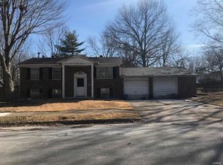 1111 Merlin Ln, Godfrey, IL 62035