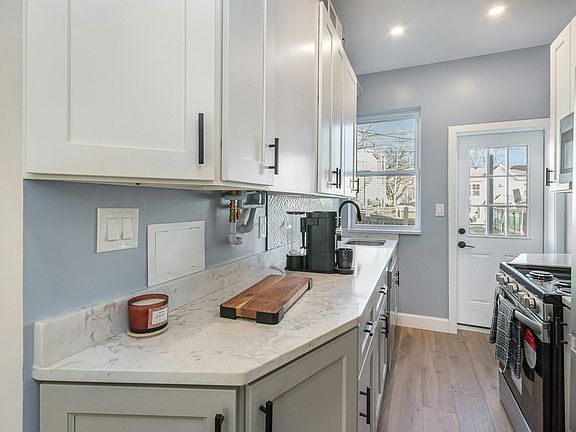 3rd image of 1610 Rosedale St NE