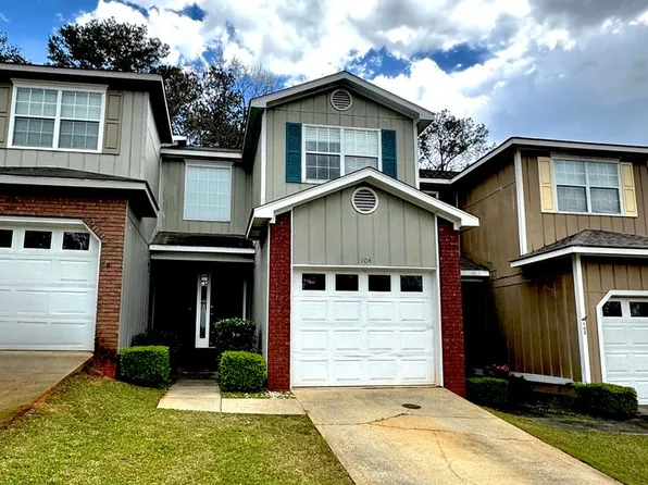 104 Pineridge Dr, Enterprise, AL 36330