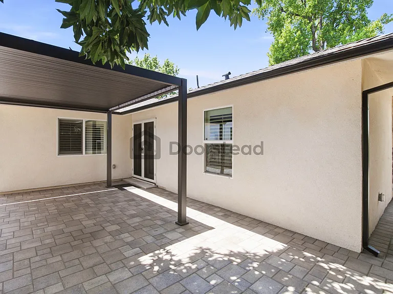 7414 Lasaine Ave — Photo 35