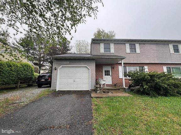 2nd image of 1776 Acorn Dr