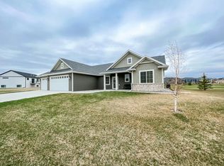 2748 Sweetgrass Dr, Brookings, SD 57006