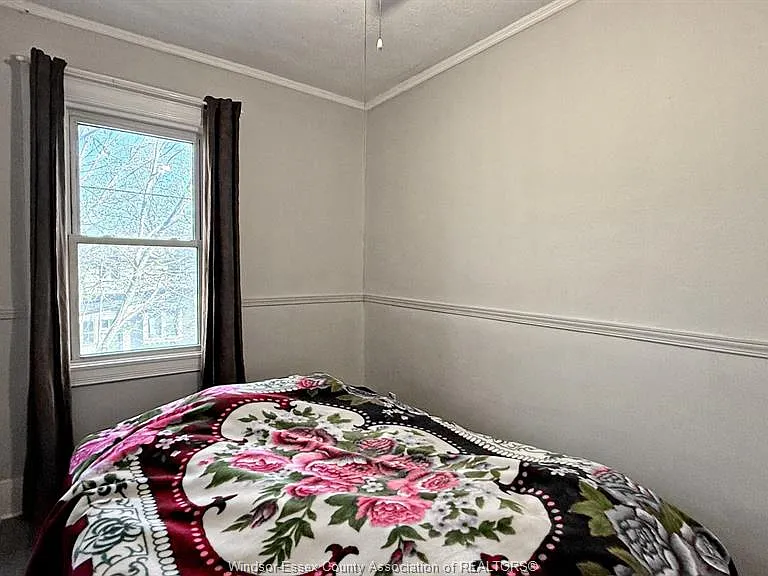1424 Wyandotte St W — Photo 20