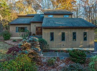 35 Deer Path Cir, Green Brook, NJ 08812