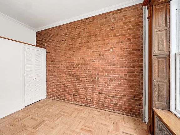 4th image of 122 W 80th St