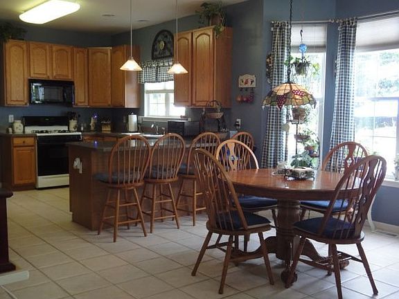 Kitchen Dining in Bay Window