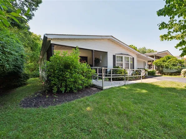 621 Crest Ln, Murrysville, PA 15668