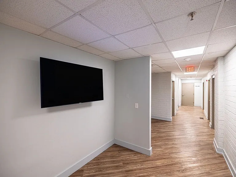 EMR Apartments — Photo 22