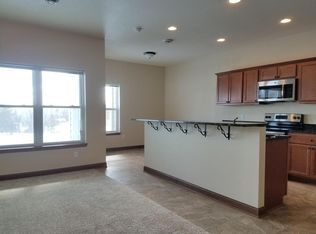 S15W22121 Wood View Ct, Waukesha, WI 53186