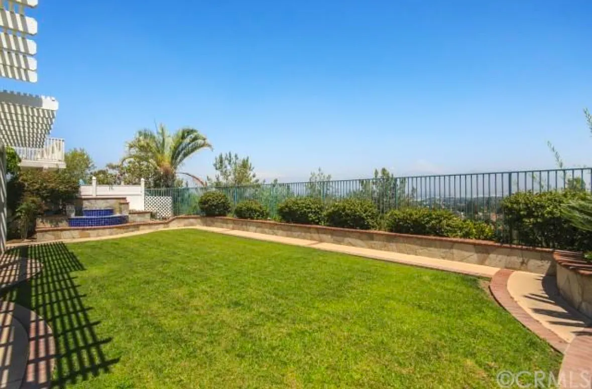 2558 Carlton Pl — Photo 4
