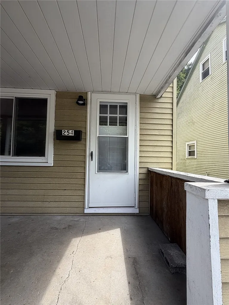2 bed, 858 sqft, $1,000 — Photo 3