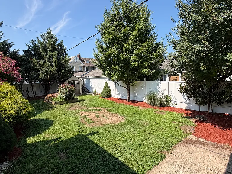 220 Harrison St — Photo 9