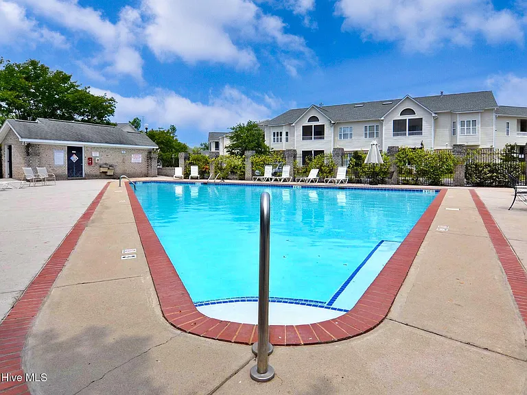 3901 Botsford Ct #101 — Photo 36