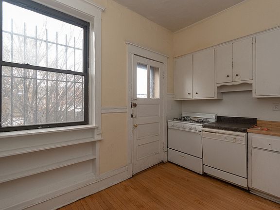 3rd image of 639 W Oakdale Ave #Ua4