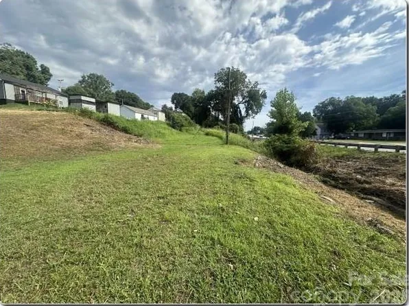 911 N Chester St, Gastonia, NC 28052