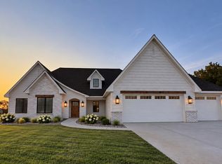 7180 Alvie Ln, Bettendorf, IA 52722