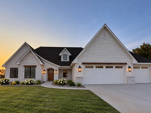7180 Alvie Ln, Bettendorf, IA 52722