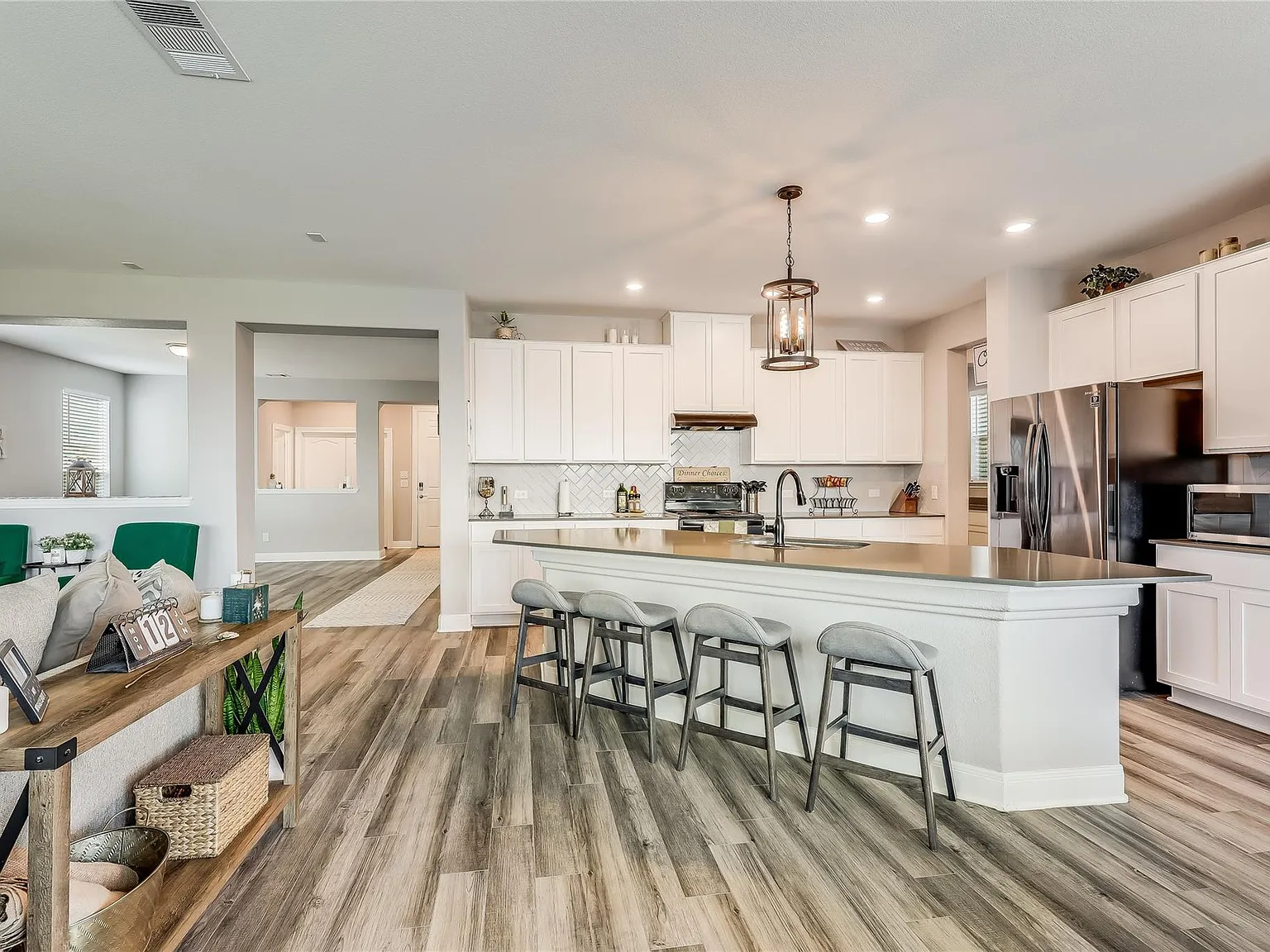 4 bed, 2.5 bath, 3476 sqft, $3,300 — Photo 3
