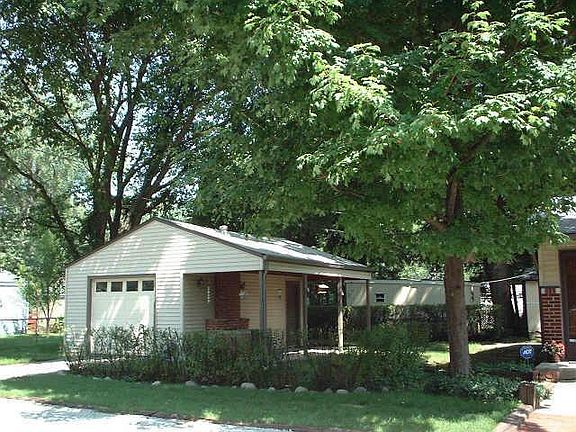 3rd image of 5704 N Rosslyn Ave