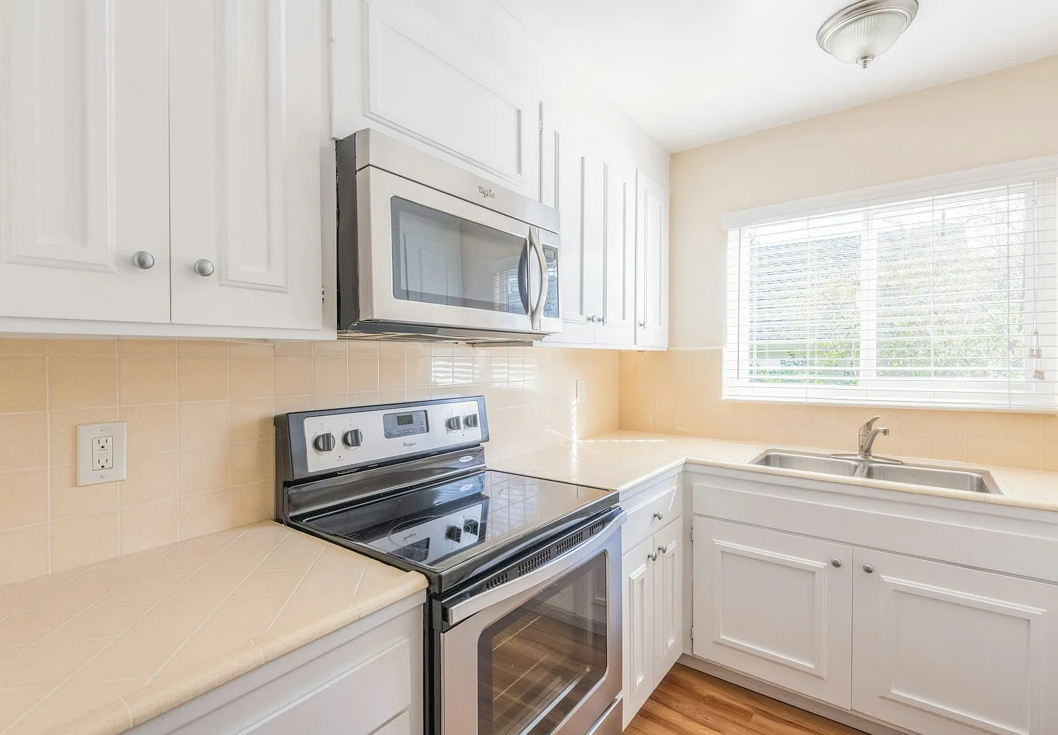 19 Belle Avenue, Unit 4 — Photo 4