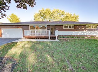 420 N Locust St, Genoa, IL 60135