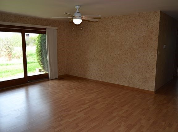 2nd image of 209 N Creekside Trl