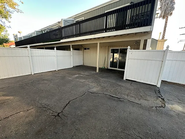 540 S Broadway #F — Photo 16